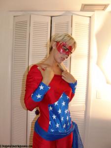 leagueofamazingwomen.com - At Home With Patriot Girl thumbnail